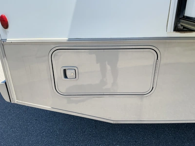USED 2013 WINNEBAGO F53