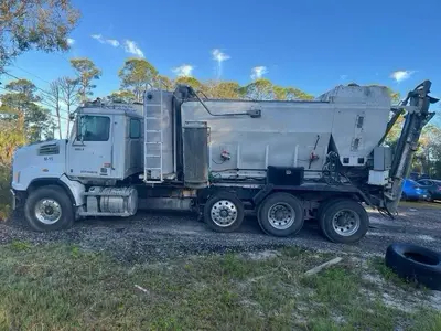 Holcombe HM10H Volumetric Concrete Mixer | Iron Listing (2)