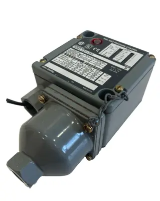 836T-T251JX9 PRESSURE SWITCH PRE-OWNED UNUSED SURPLUS SERIES B 836TT251JX9