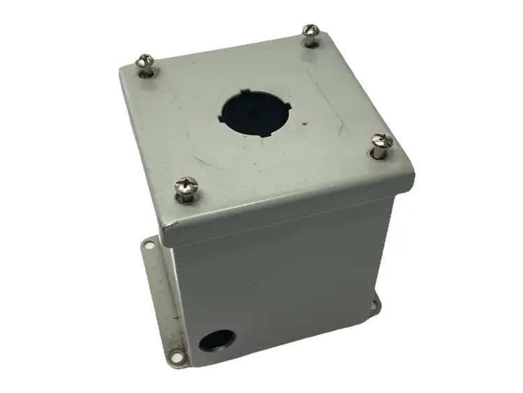 New | in-Stock Wiegmann 1-Hole Pushbutton Enclosure 30mm 4" x 4" x 5" Electrical Boxes Michigan US | Maverick Industrial Sales #1402092