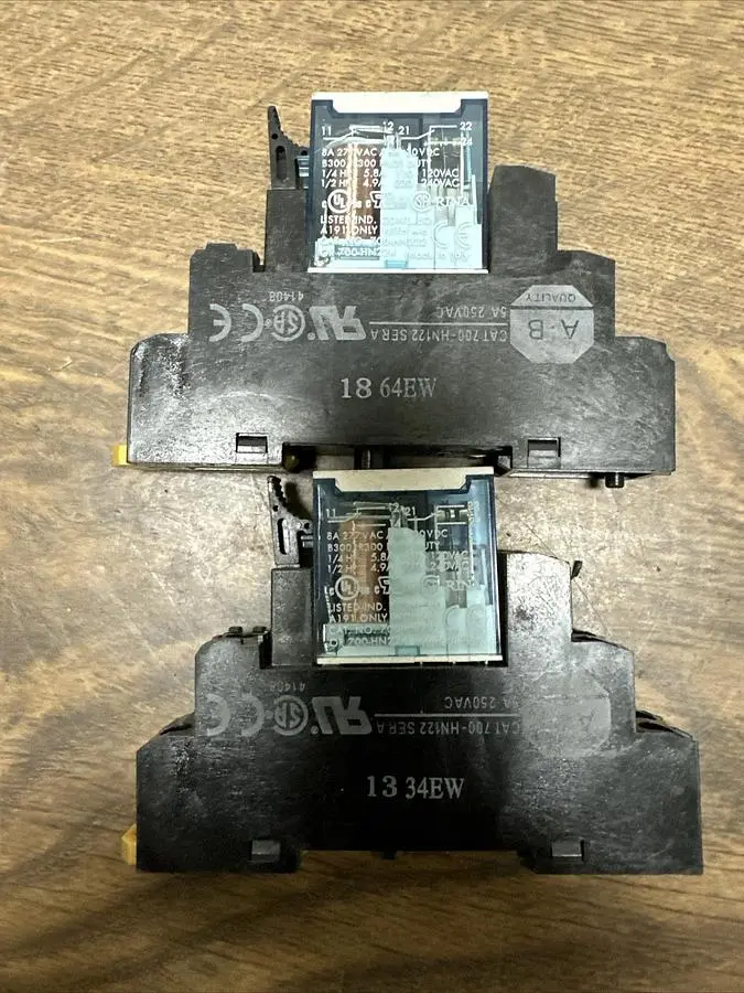 USED ALLEN-BRADLEY 700-HN122