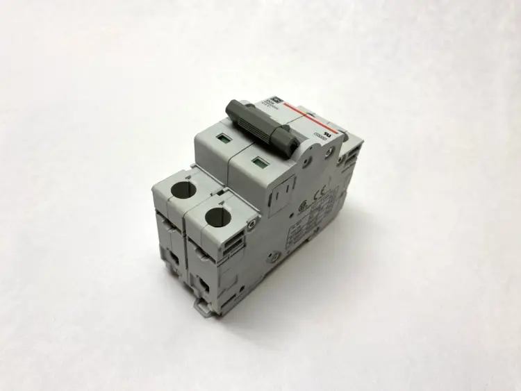 New | in-Stock Cutler-Hammer 415V Breaker, Din Rail Mount D25 Circuit Breakers Michigan US | Maverick Industrial Sales #1486186