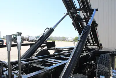 New | in-Stock 2027 PETERBILT 548 Rolloff Trucks Texas US | Roll Off Truck World #1492012