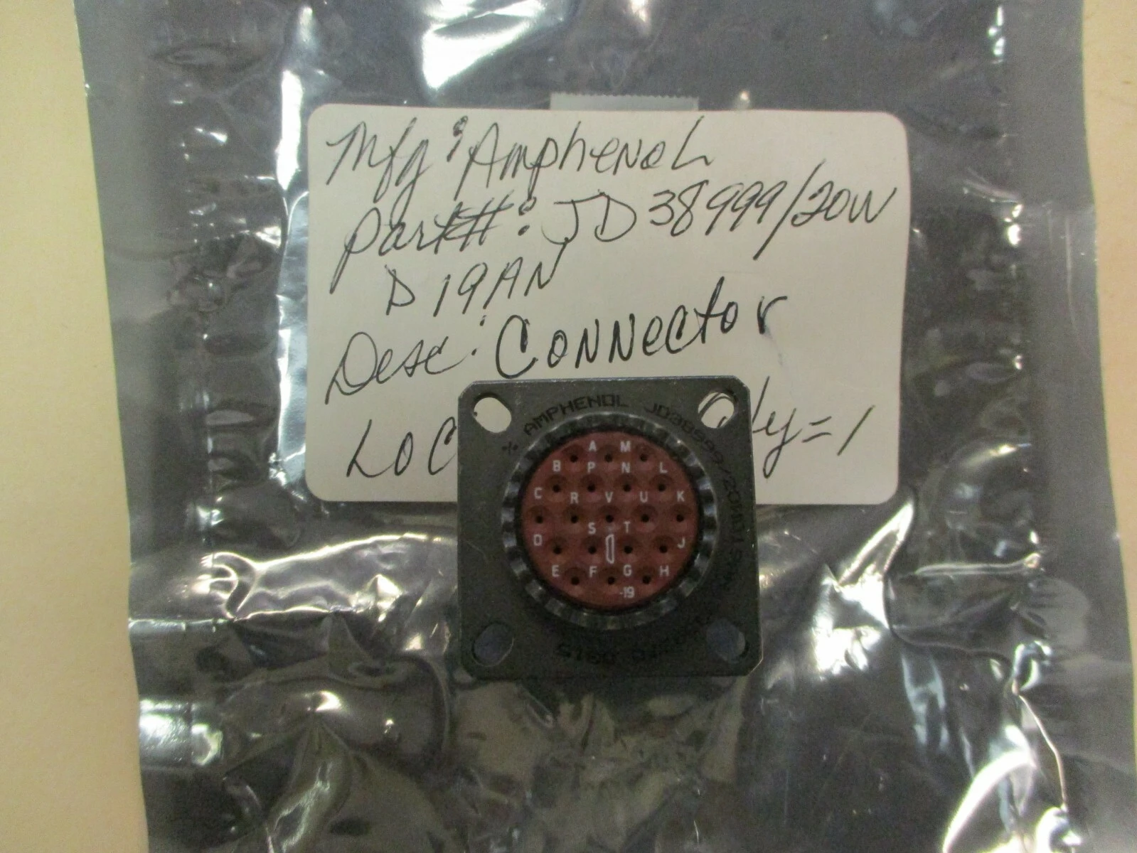 NEW Amphenol JD38999/20WD19AN