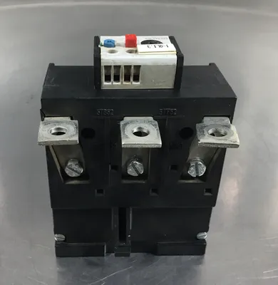 SIEMENS 3UA6200-3L OVERLOAD RELAY; 135 - 160 AMPS 600VAC 3 Pole 4H