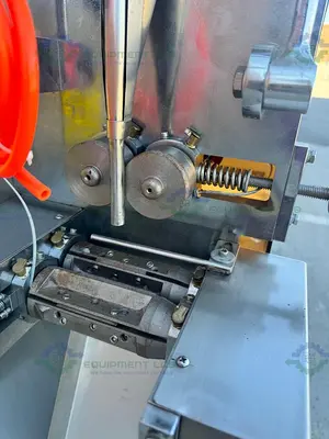 USED CHINESE DS-200A PACKAGING MACHINE 220V W/ SANCH S900.2S0.75G VFD