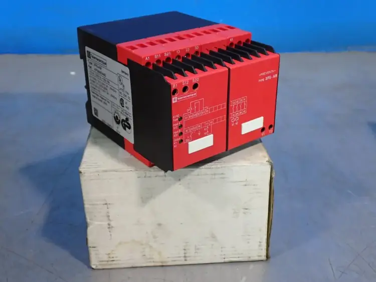 Used TELEMECANIQUE XPSAM3440 Relays & Switches Ohio US | HGR 24 #883929