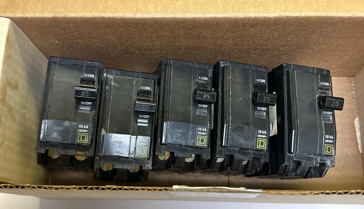 USED SQUARE D QOB220