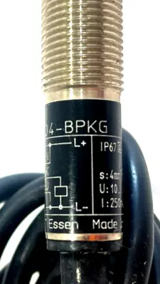 NEW IFM EFECTOR IFA3004-BPKG-IF5861 PROXIMITY SWITCH IFA3004BPKG IF5861