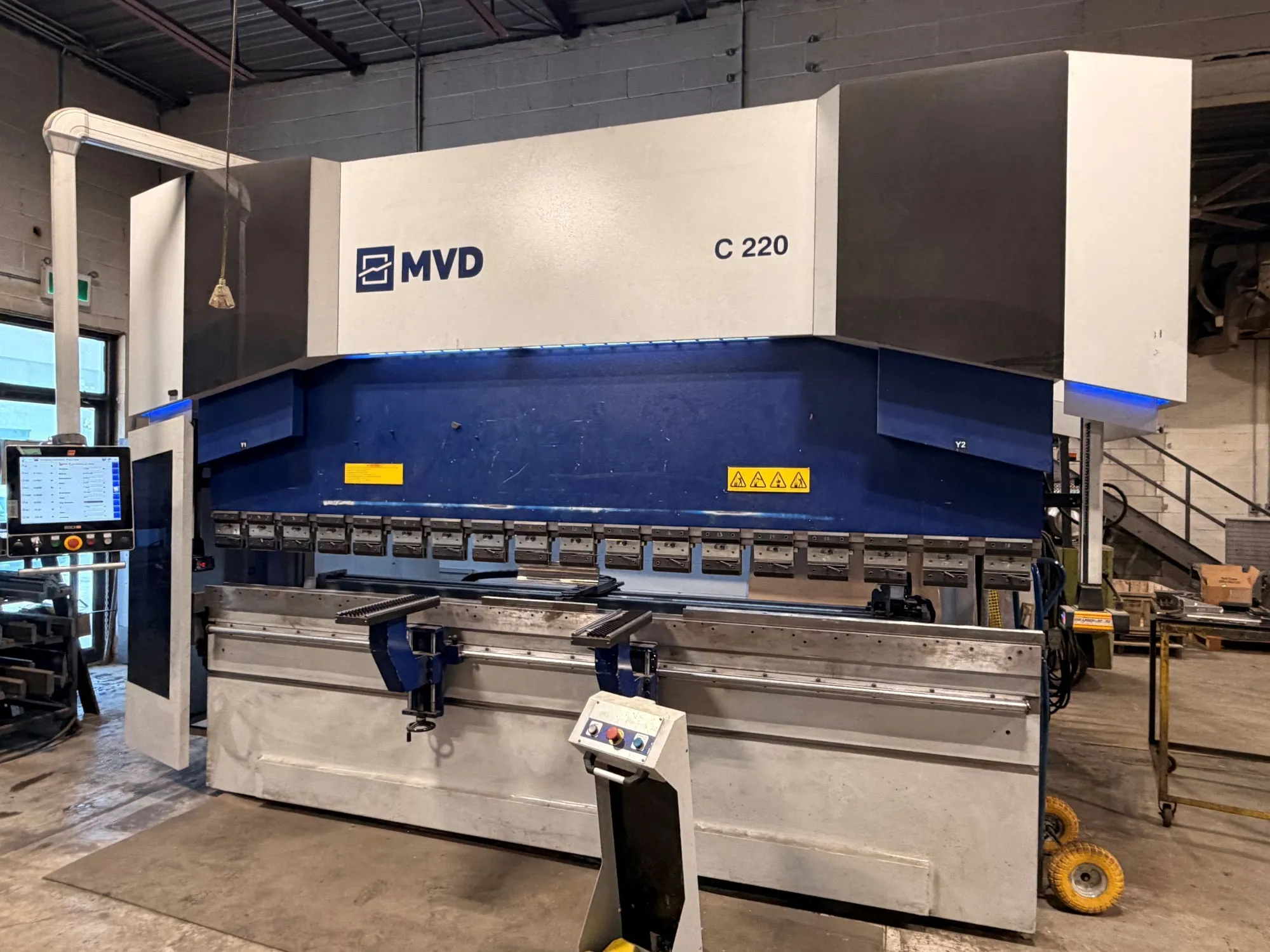 USED 2022 MVD C 220-3700