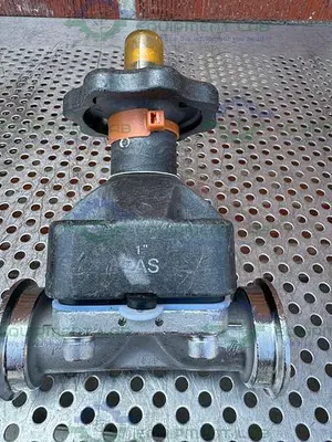 USED ITT / GRINNELL 316L STAINLESS STEEL DIAPHRAGM VALVE W/ 1" SANITARY FITTING