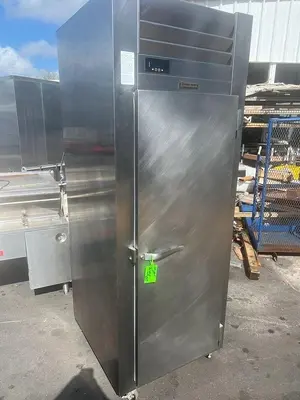 Traulsen RHF132W-FHS Full Height Insulated Mobile Heated Cabinet w/ (3) Pan Capacity, 208v/1phTraulsen RHF132W-FHS Full Height Insulated Mobile Heated Cabinet w/ (3) Pan Capacity, 208v/1ph