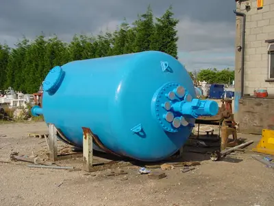 11000 L M/S R/Ld Vertical Enclosed Tank