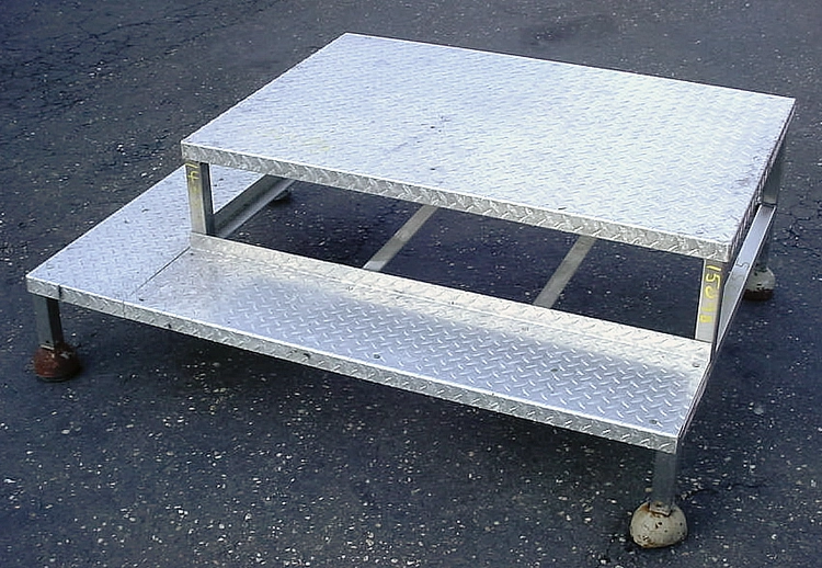 Used TWO STEP WORK PLATFORM 40 X 55 TWO STEP Platform Lifters New Jersey US | Champion Trading Corporation #425027