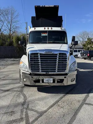 USED 2013 FREIGHTLINER CASCADIA 125