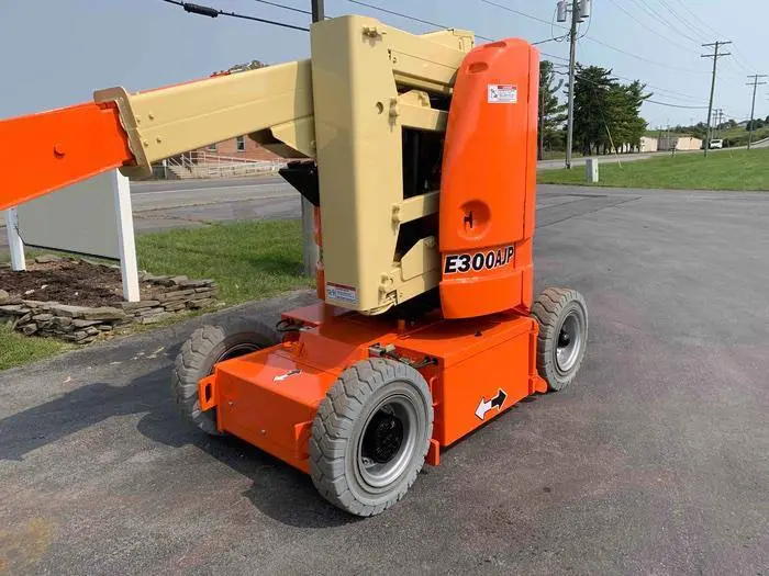 USED 2023 JLG E300AJP