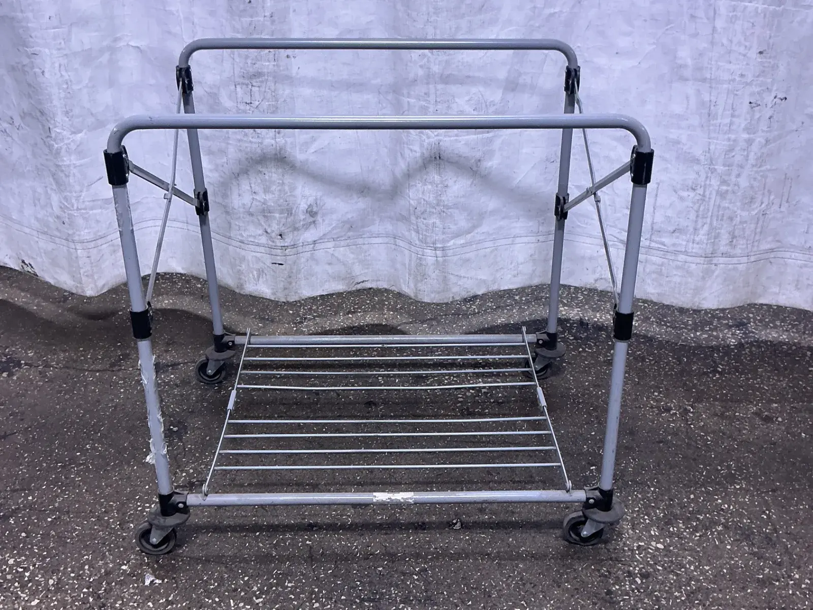 Rubbermaid 8 Bushel X Cart