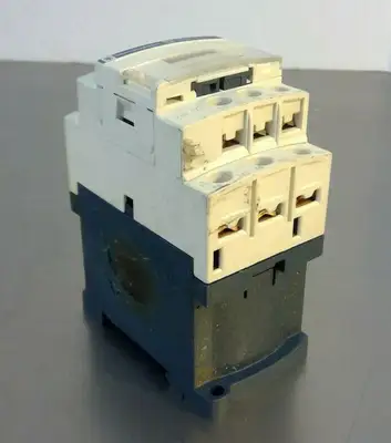 Telemecanique - CAD50 BD - 10A Relay 24VDC w/ Cover 4E-16