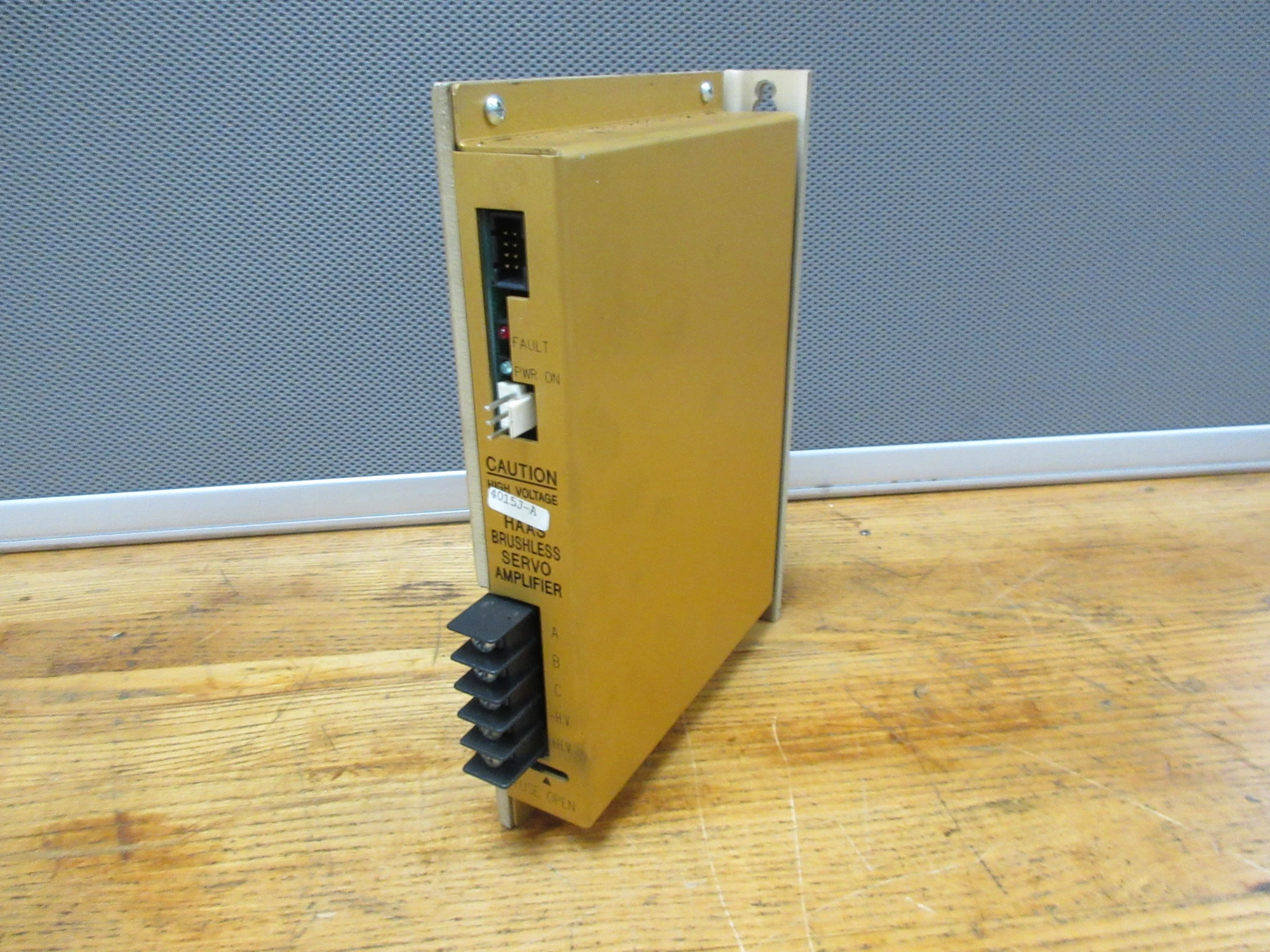 USED 1998 USED HAAS PARTS AND TOOLING BRUSHLESS SERVO AMPLIFIER #4015J-A