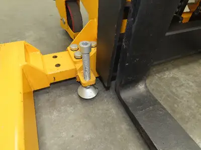 Used ULINE _UNKNOWN_ Pallet Lifters Indiana US | Arrow Industrial #1366960
