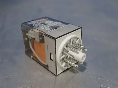 NEW ALLEN BRADLEY 700HA32A1