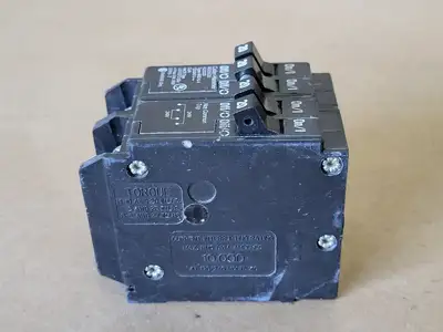 USED CUTLER-HAMMER BQ220220