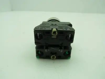 Allen Bradley White Flush Push Button Ser A 800E-2D0 N.O. 800E-2X10  Lot of 6