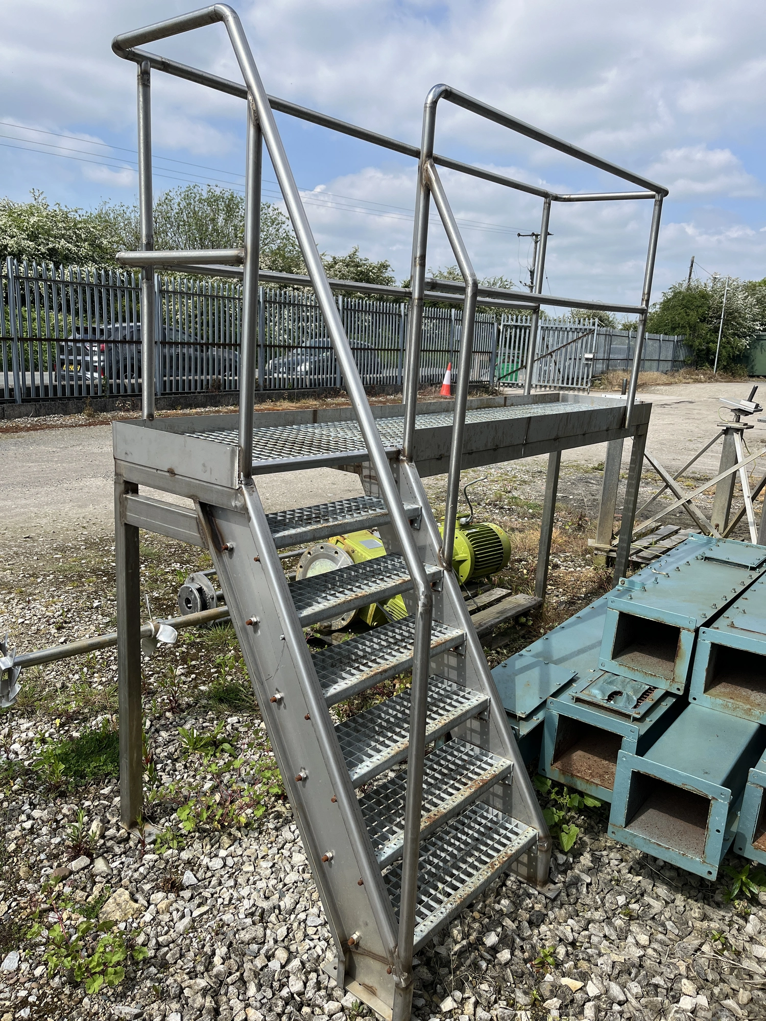 S/S platform 500 mm wide x 2,670 mm long x 1,200 mm tall