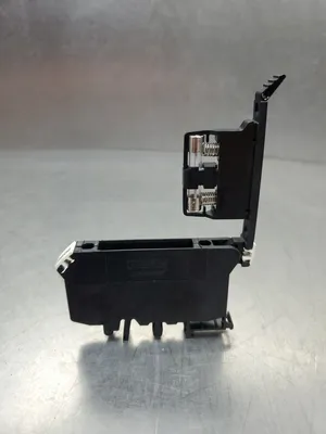 PHOENIX CONTACT UK6,3-HESI 110-250V Fused Terminal. 4C-36