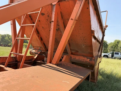 Used GRAVEL SPREADER _UNKNOWN_ Misc Spreaders Michigan US | Miedema Asset Management Group #1320840