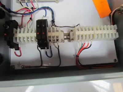 Sola Hoffman SLS-24-024T 1614CH 24VDC Regulated Power Supply in enclosure panel
