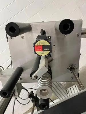 Associated Two-Head Top & Bottom Labeller