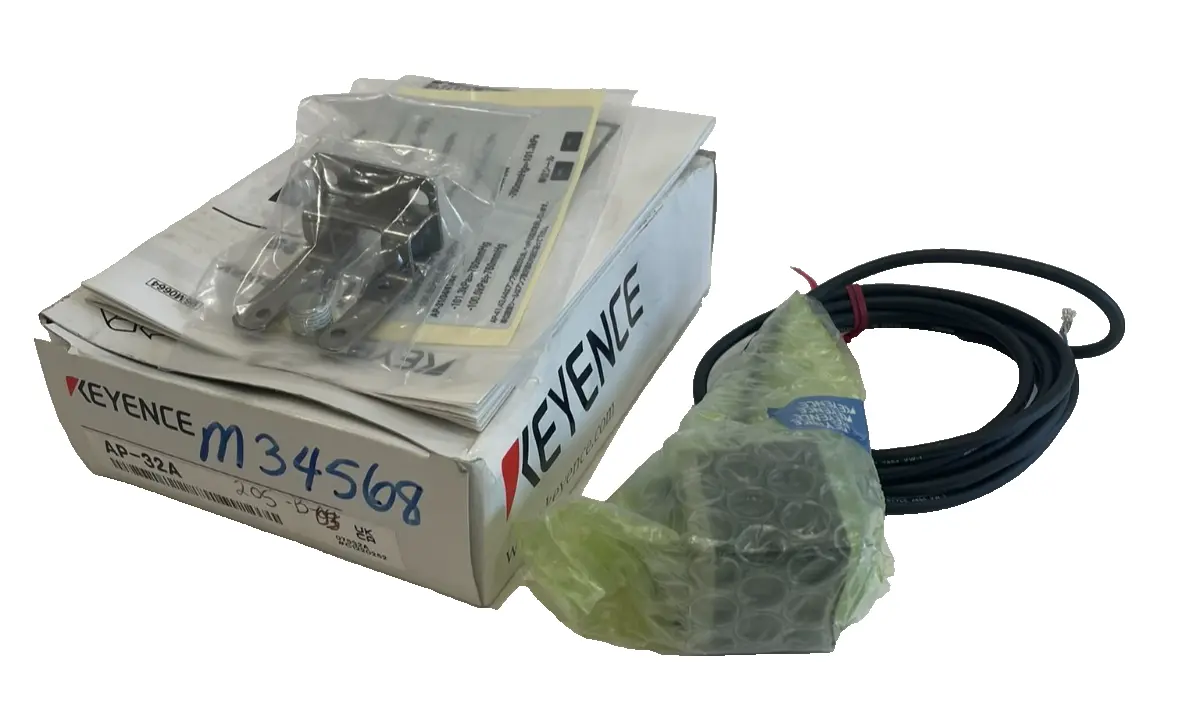 NEW KEYENCE AP-32A PRESSURE SENSOR AP32A