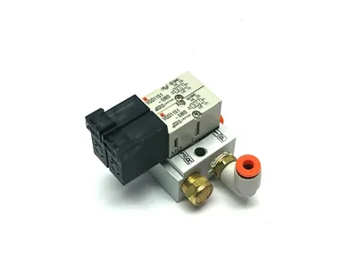 VV4QD15-02N3T VDQ1151-5MO | SMC VV4QD15-02N3T Manifold Base w/ VDQ1151-5MO Solenoid Valves - Used