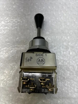 USED Allen-Bradley 800TT2S