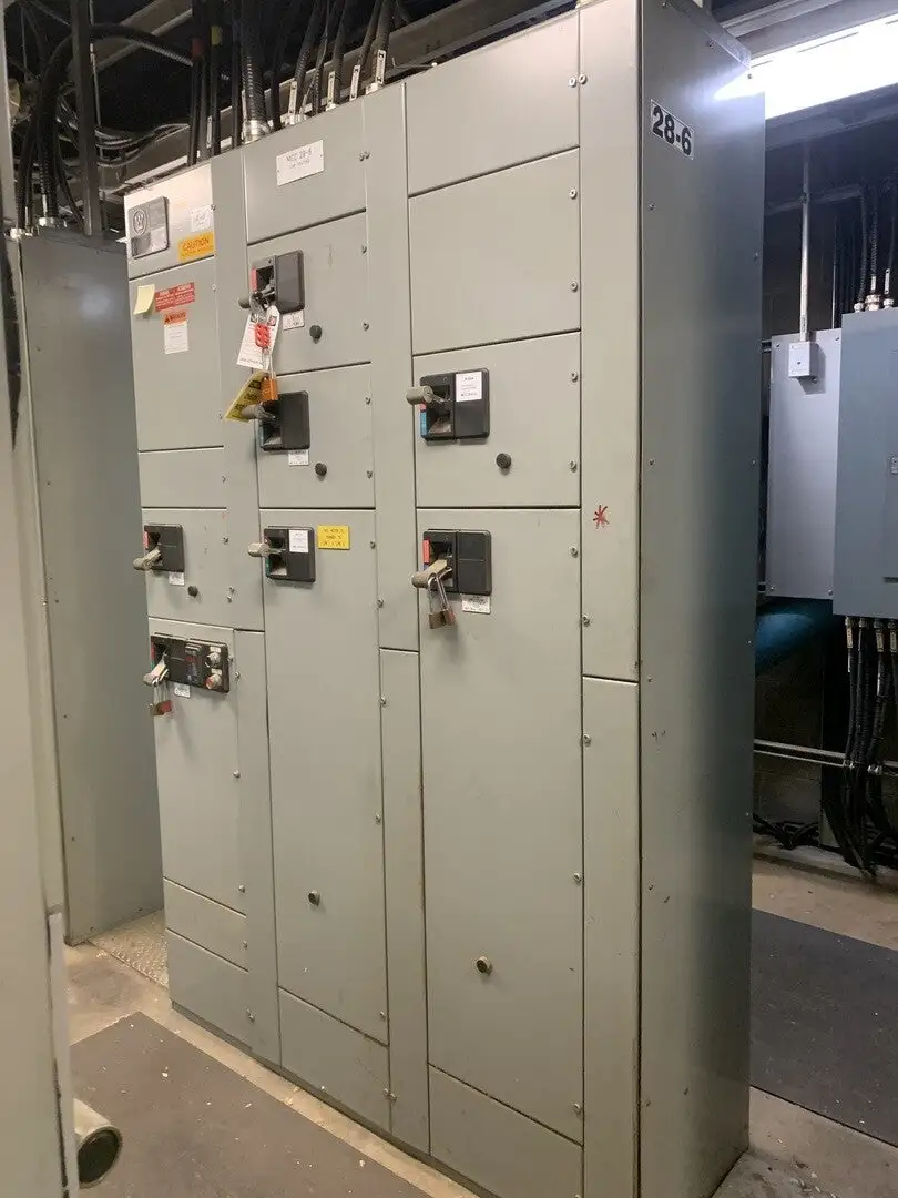 Five Star Double-Sided Motor Control Center (MCC), 600V Max., 1000A, 12 Buckets