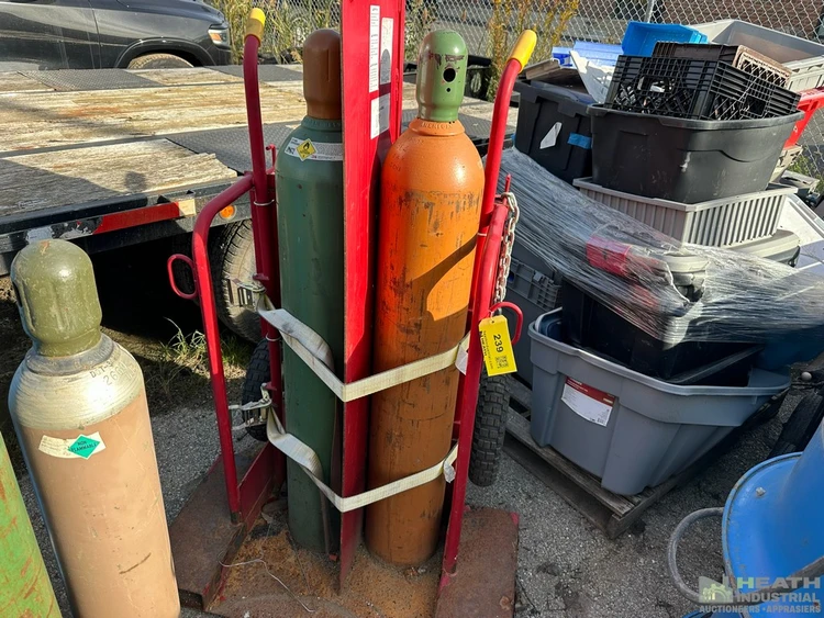Used _UNKNOWN_ LARGE PORTABLE TORCH CART W/(2) WELDING GAS TANKS OXYGEN Tool Carts Illinois US | Heath Industrial Auction Services #1549917