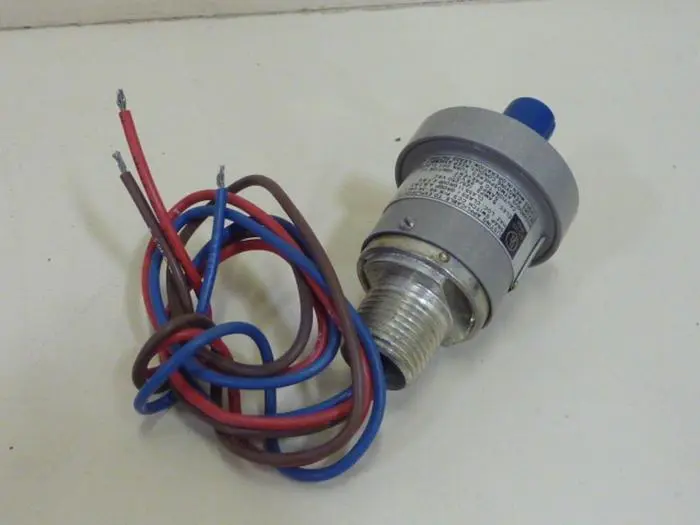 NEW CUSTOM COMPONENT SWITCHES 611GE9121