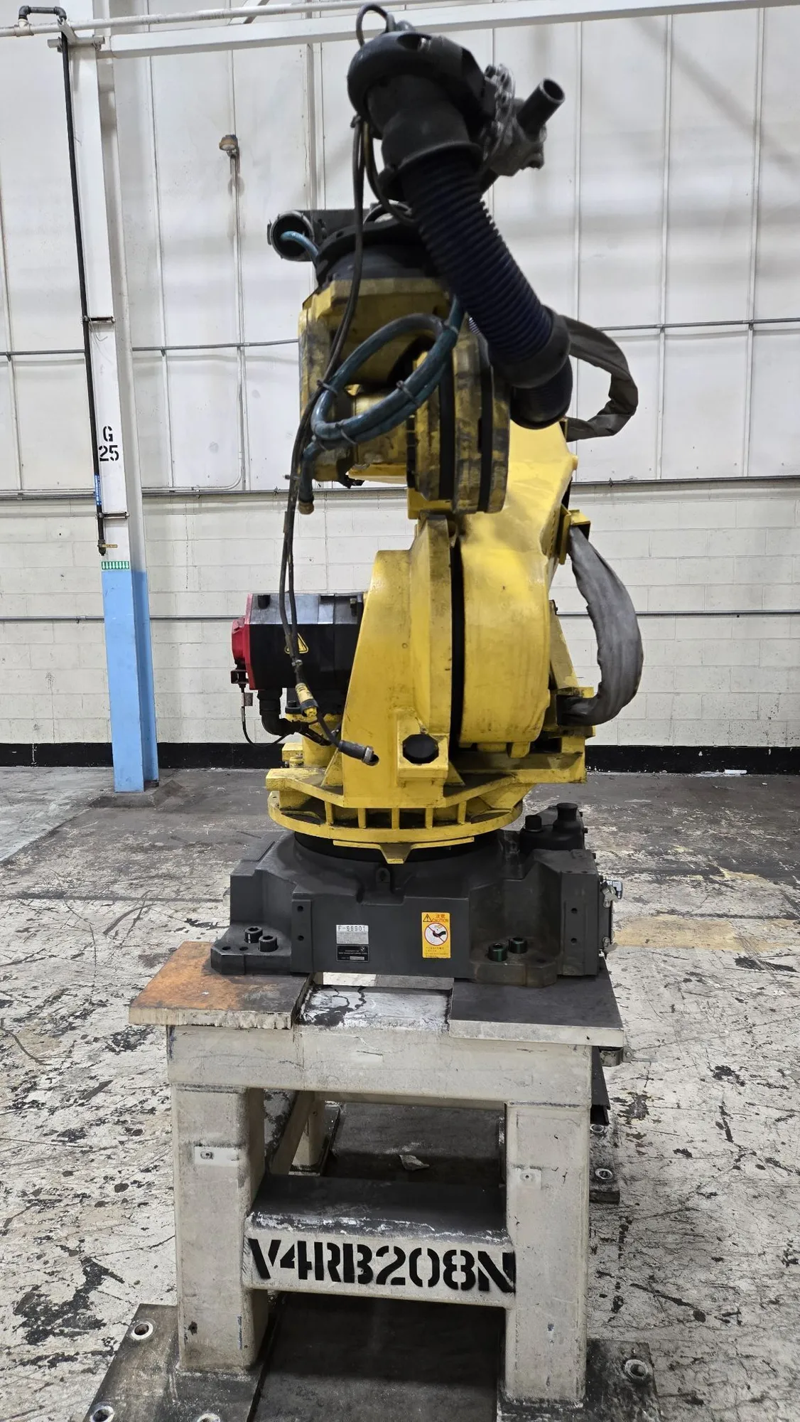 USED 2009 FANUC R-2000iB/210F + R-30iA