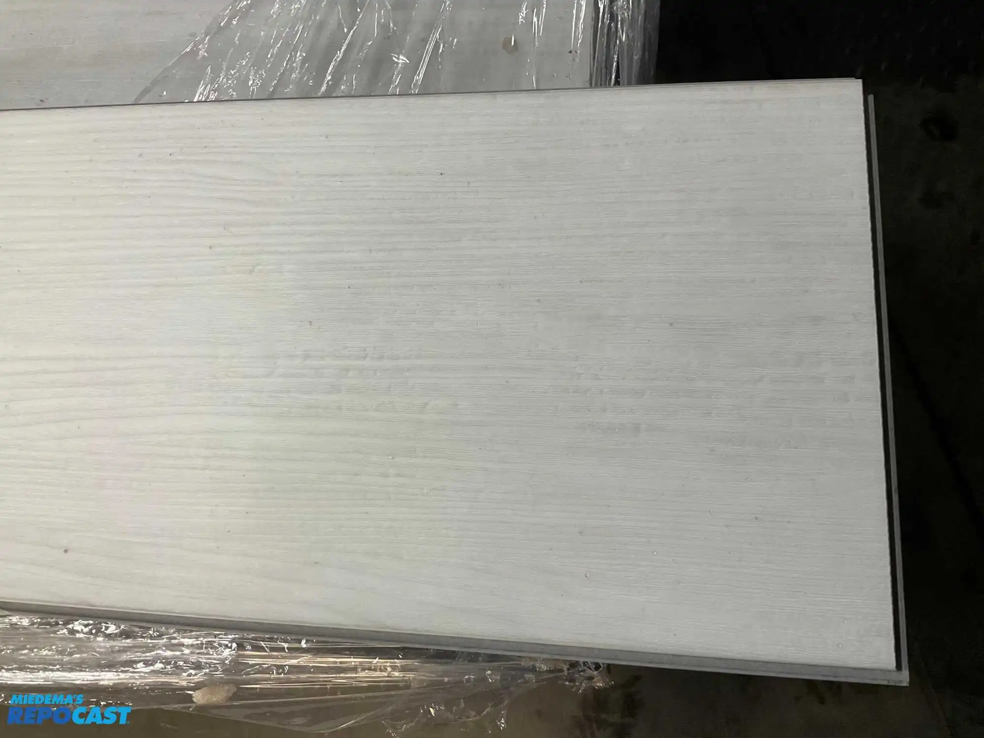 Pallet of 24 cases of Pergo Pergo Extreme Wood Originals Bone 7" x 48" Luxury Vinyl Plank 22...