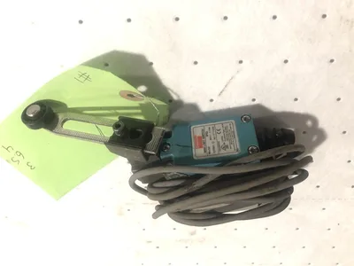 Dayton 12T961 Limit Switch, Roller Lever, Rotary, SPDT, 10A @ 300V AC