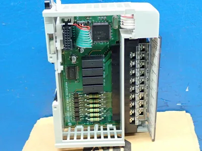 NEW ALLEN BRADLEY 1769IQ6XOW4