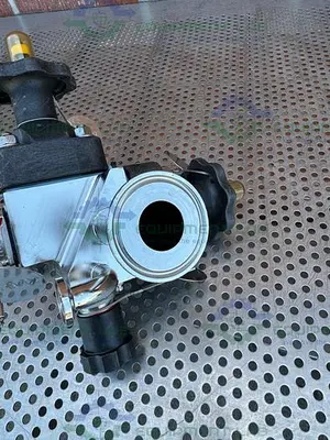 USED 4 ITT PURE FLO STAINLESS STEEL DIAPHRAGM VALVE W/ 1/2" - 1" SANITARY FITTINGS