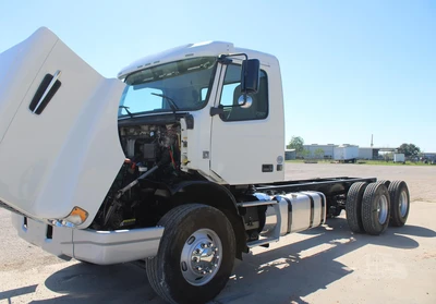 Used 2014 VOLVO VHD64B200 Cab Chassis trucks Texas US | Roll Off Truck World #1491961