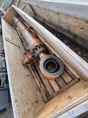 EX3600-5 FS Dump Cylinder LH