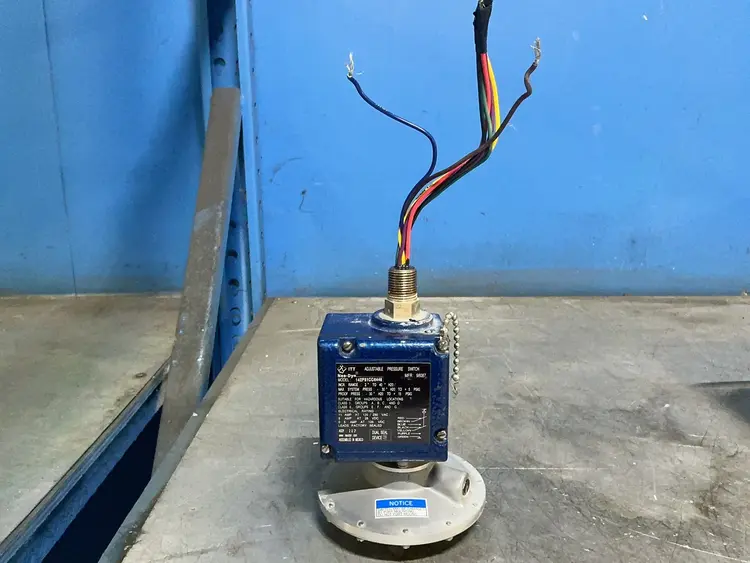 Used ITT 142P81CC6448 Pressure Switches Ohio US | HGR 24 #1316120