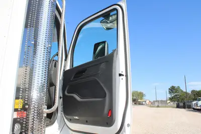 New | in-Stock 2027 PETERBILT 548 Rolloff Trucks Texas US | Roll Off Truck World #1492018
