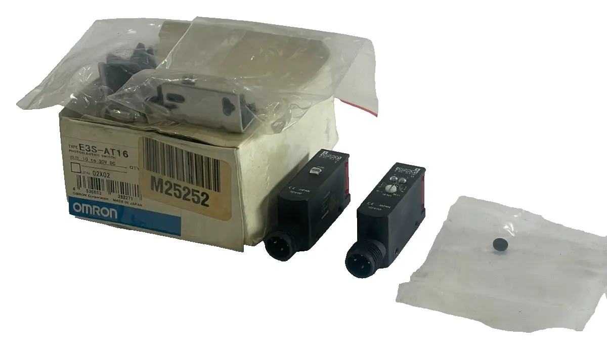 NEW OMRON E3S-AT16 PHOTOELECRIC SWITCH 10 to 30v dc E3SAT16