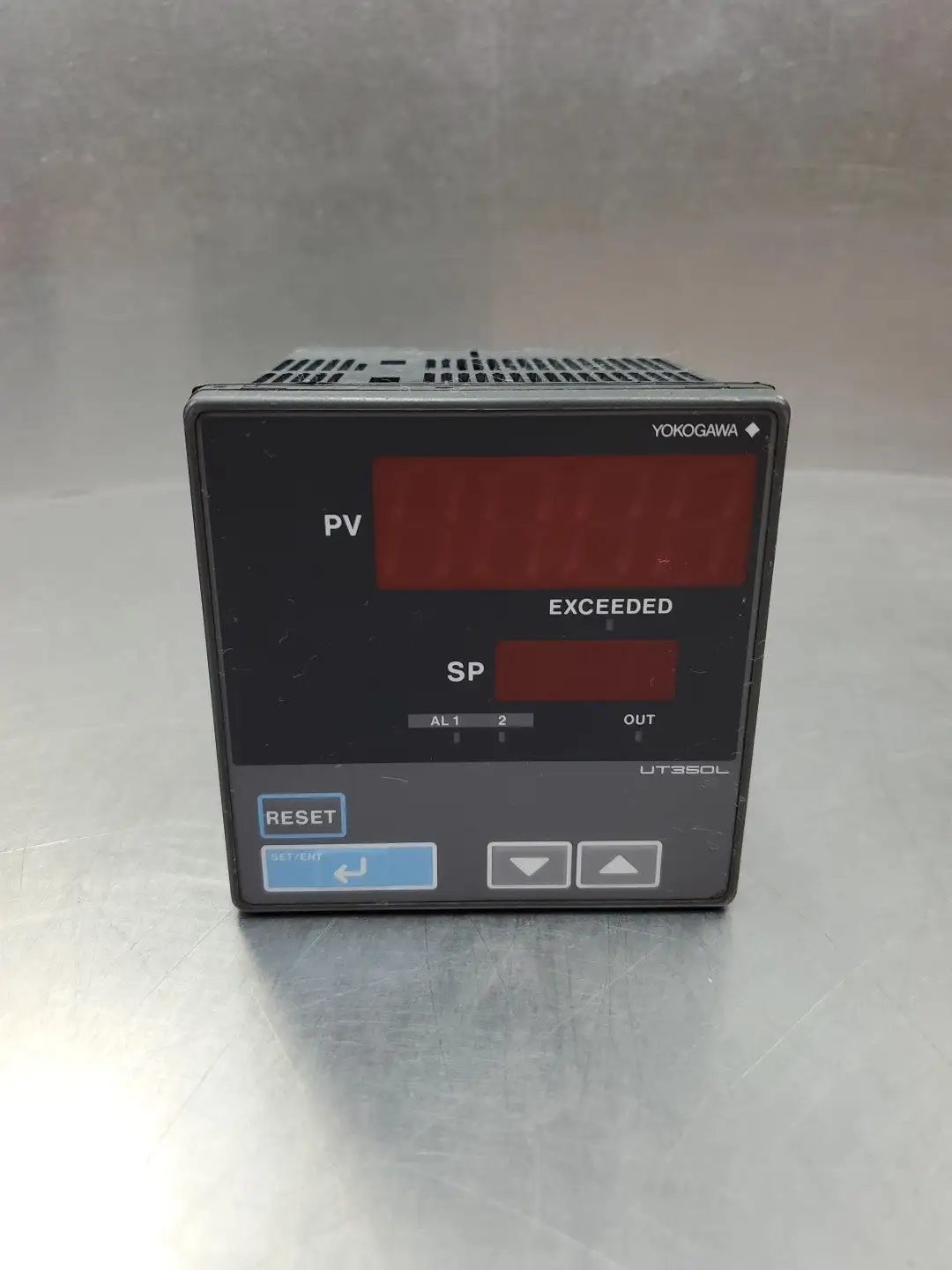 USED Yokogawa UT350L-00 Temperature Controller, 100-240VAC, 50/60Hz, 20VA