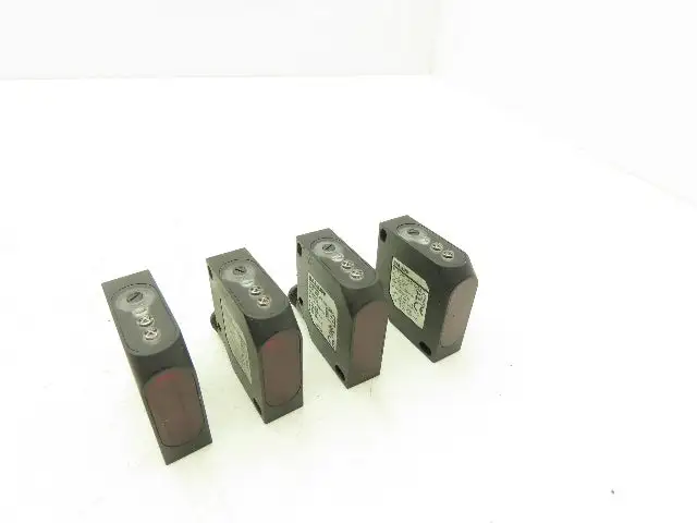 Balluff BOS26KPA1HCS4C Photoelectric Proximity Sensor 	30-300mm Range Lot of 4